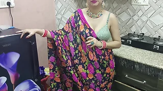 Desi Indian Bhabhi Cheating with Pinch pennies with an increment of fucking from brother-in-law relative to kitchen Vigorous Movie hindi audio